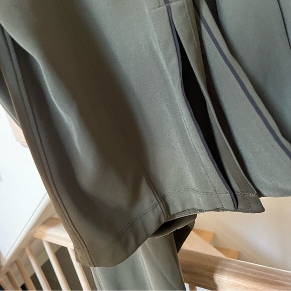 Lululemon On the Right Track Pant in Dark Olive Green 8 NWOT - Picture 10 of 12